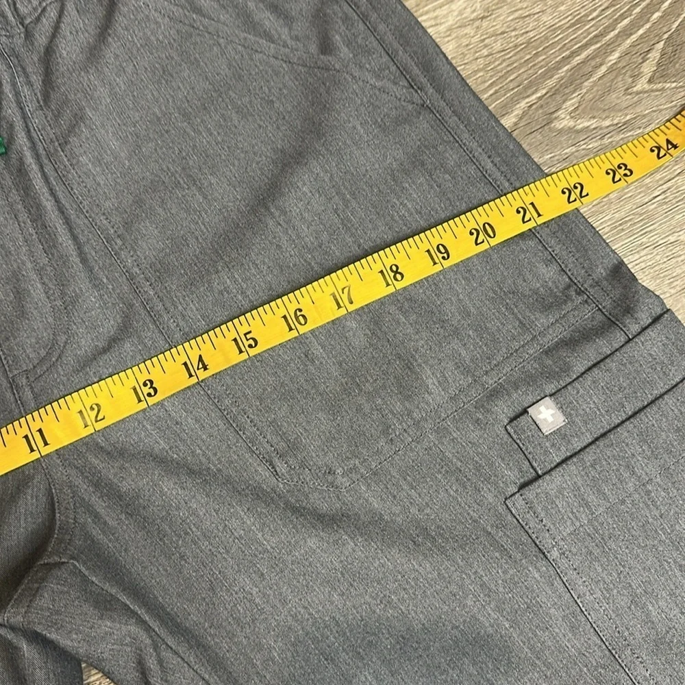 Figs Men’s Cairo Cargo Scrub Pants in Graphite Sz M